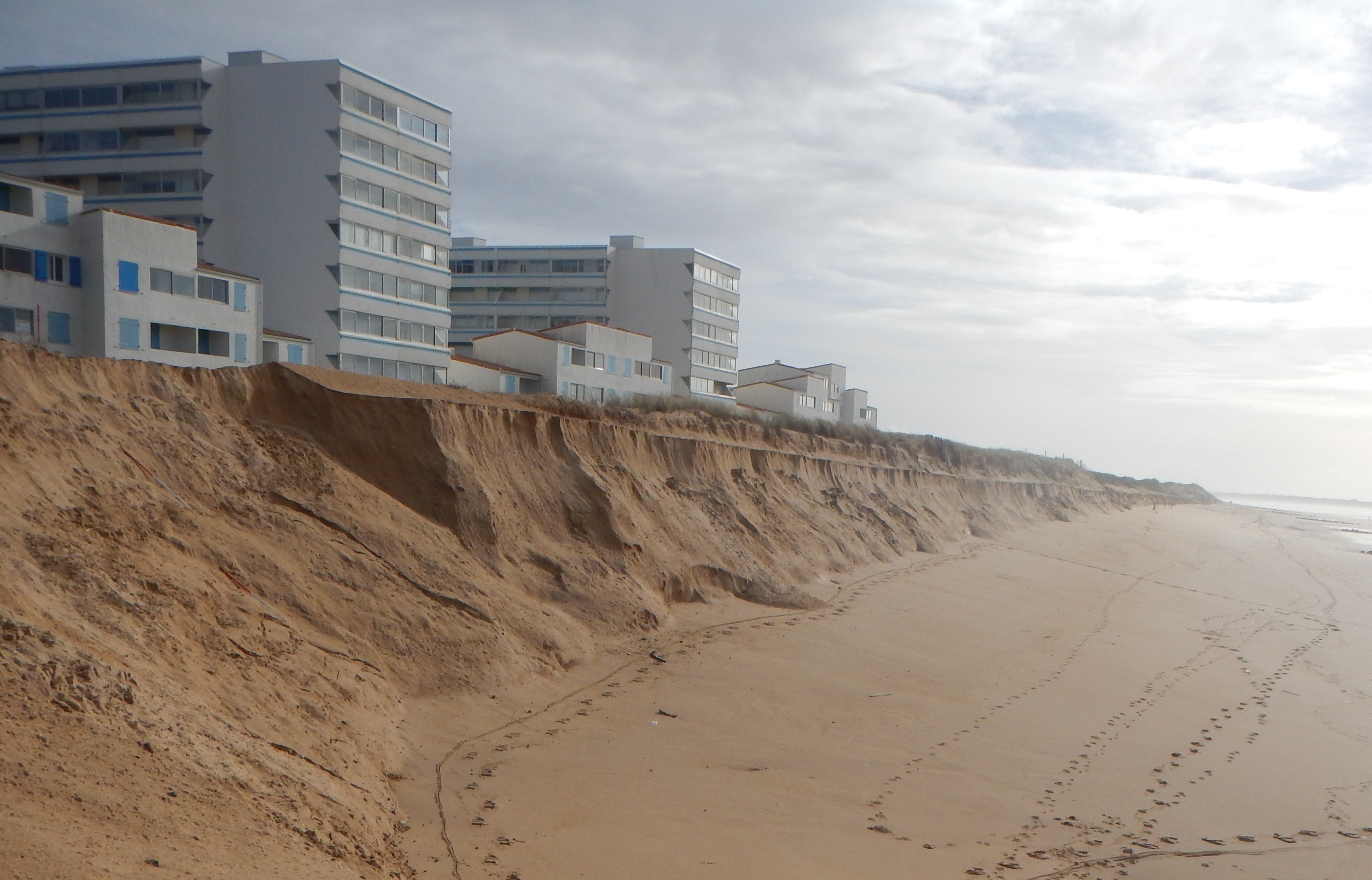 Enjeux à proximité du trait de côte sur la plage des Mouettes (Vendée)